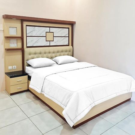 Hotel Reddoorz @ Jalan Nyai Enat Sampit Zewnętrze zdjęcie