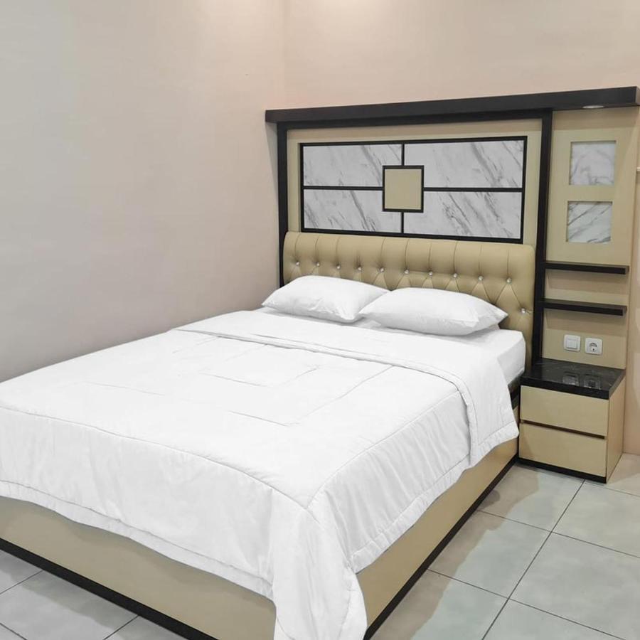 Hotel Reddoorz @ Jalan Nyai Enat Sampit Zewnętrze zdjęcie